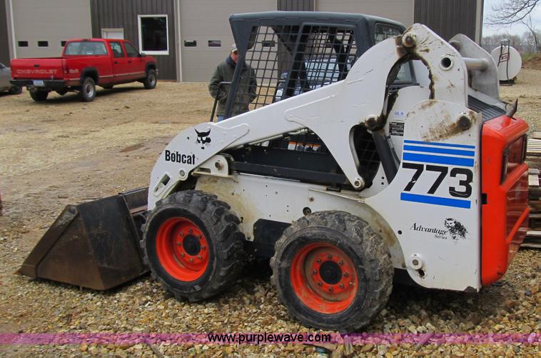 image for item 4104 2002 Bobcat 773 skid steer