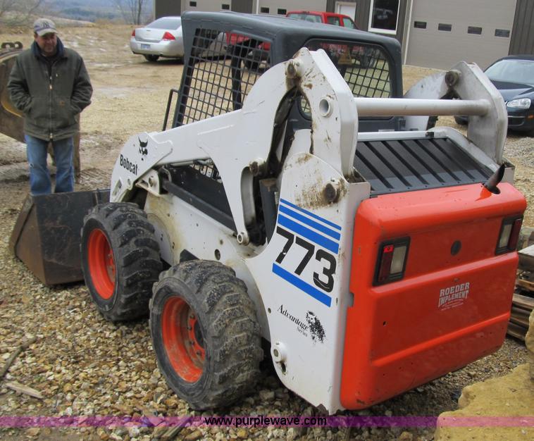 image for item 4104 2002 Bobcat 773 skid steer