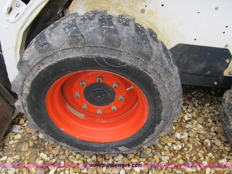 image for item 4104 2002 Bobcat 773 skid steer