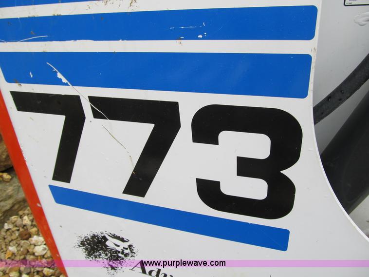 image for item 4104 2002 Bobcat 773 skid steer
