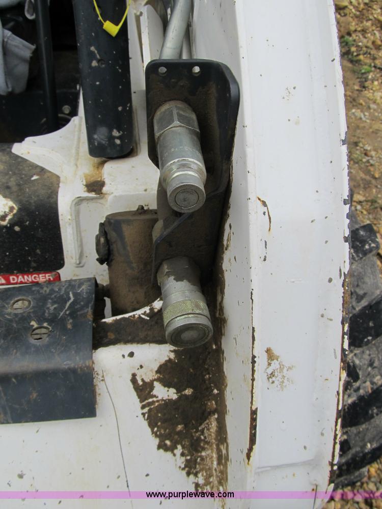 image for item 4104 2002 Bobcat 773 skid steer