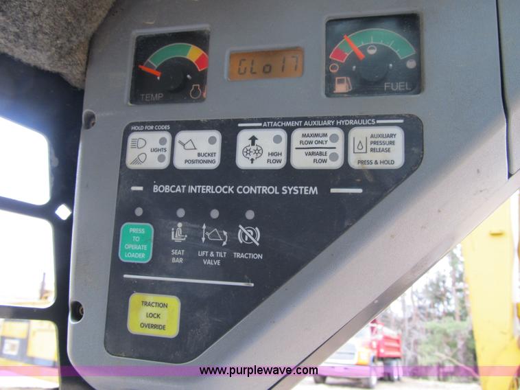 image for item 4104 2002 Bobcat 773 skid steer