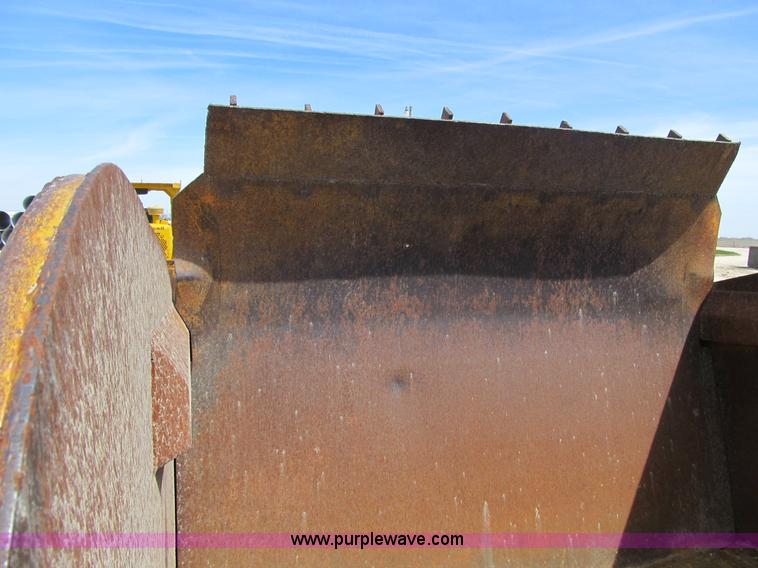 image for item 4144 1976 Caterpillar D6C dozer with towed scraper