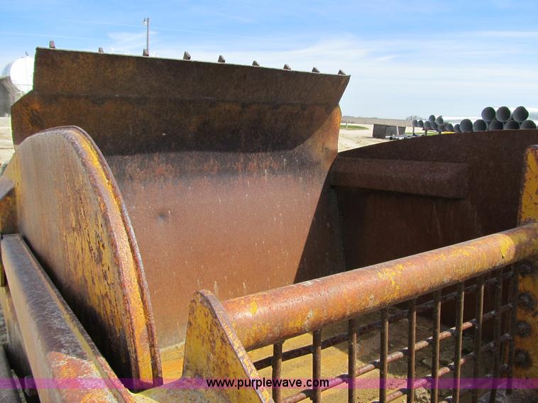 image for item 4144 1976 Caterpillar D6C dozer with towed scraper