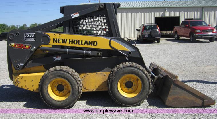 image for item 4386 2007 New Holland L190 skid steer super boom