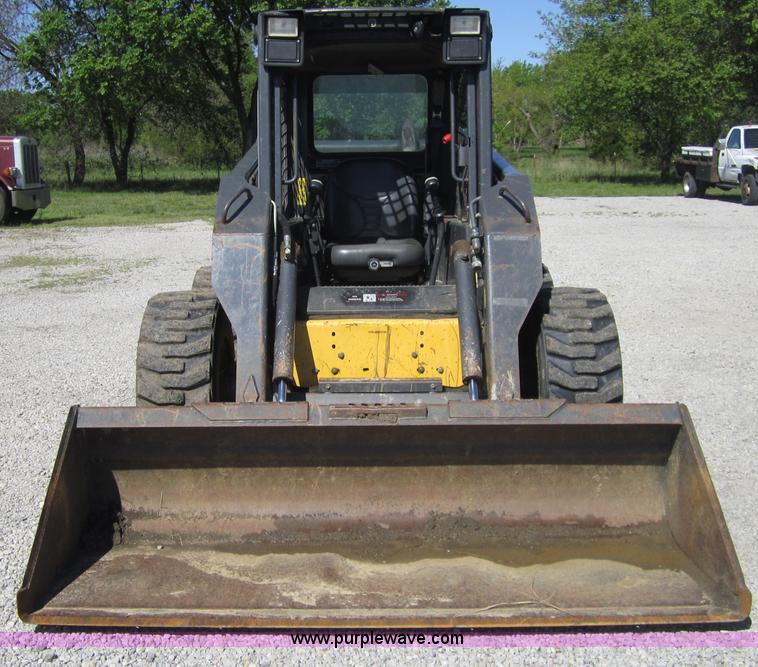 image for item 4386 2007 New Holland L190 skid steer super boom