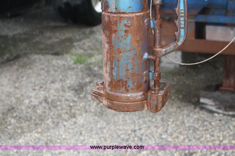 image for item 4710 2001 R & W 18' goose neck trailer