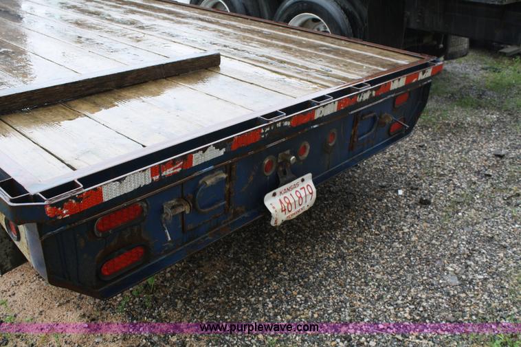image for item 4710 2001 R & W 18' goose neck trailer
