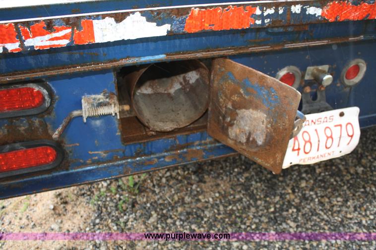 image for item 4710 2001 R & W 18' goose neck trailer