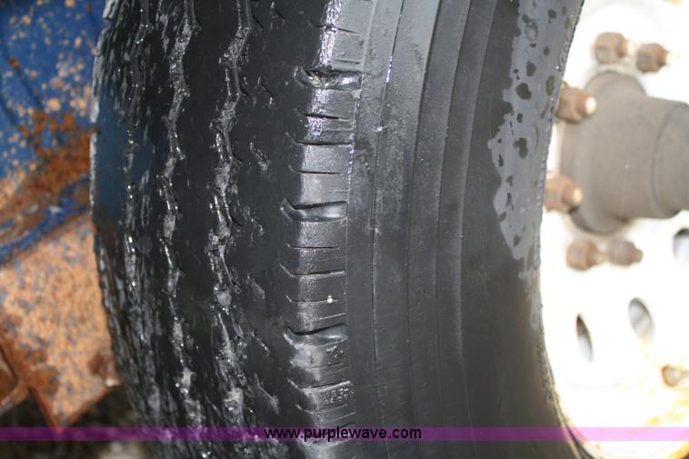 image for item 4710 2001 R & W 18' goose neck trailer