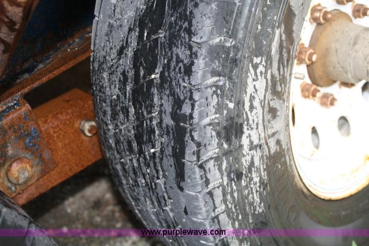 image for item 4710 2001 R & W 18' goose neck trailer