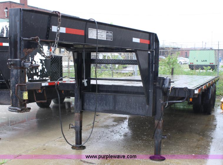 image for item 4711 2002 Blue Diamond 24' goose neck trailer