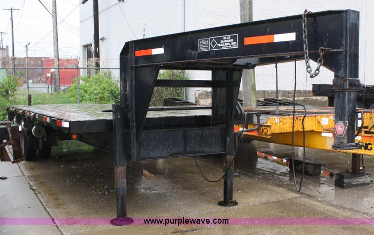 image for item 4711 2002 Blue Diamond 24' goose neck trailer