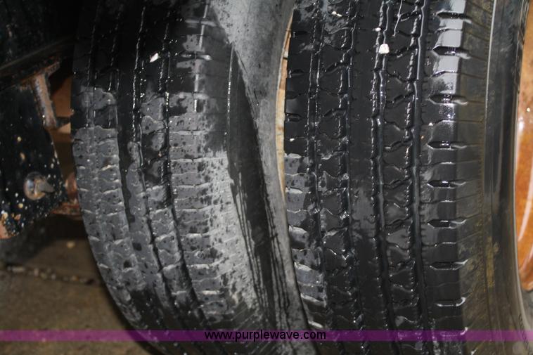 image for item 4711 2002 Blue Diamond 24' goose neck trailer