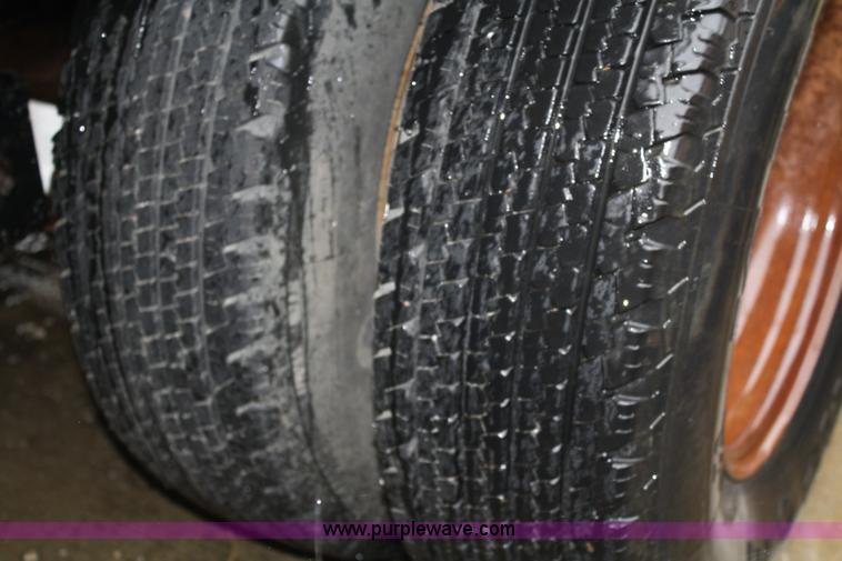 image for item 4711 2002 Blue Diamond 24' goose neck trailer