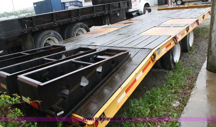 image for item 4712 2001 Trail King TK40 trailer