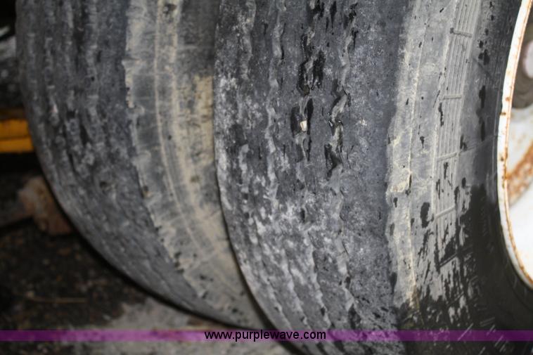 image for item 4712 2001 Trail King TK40 trailer