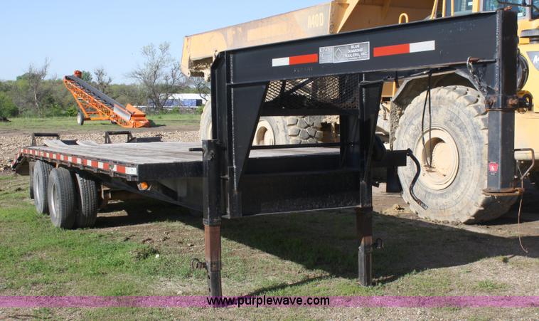 image for item 4723 2004 Blue Diamond goose neck flatbed trailer