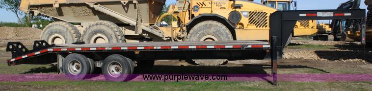 image for item 4723 2004 Blue Diamond goose neck flatbed trailer