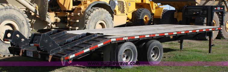 image for item 4723 2004 Blue Diamond goose neck flatbed trailer