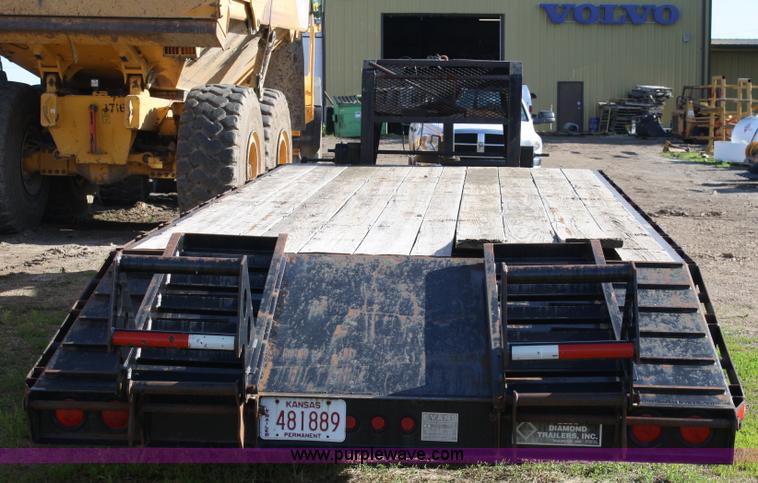 image for item 4723 2004 Blue Diamond goose neck flatbed trailer