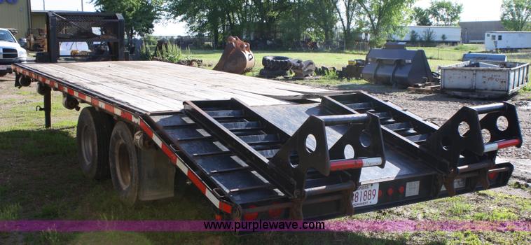 image for item 4723 2004 Blue Diamond goose neck flatbed trailer