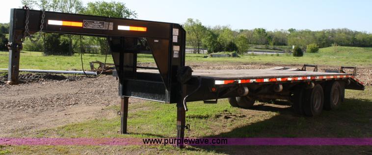 image for item 4723 2004 Blue Diamond goose neck flatbed trailer