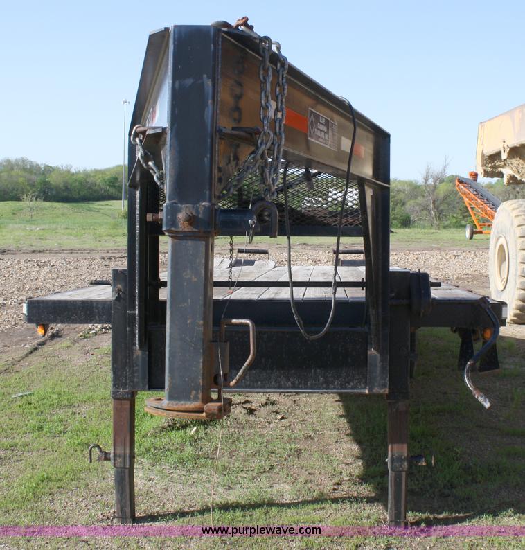 image for item 4723 2004 Blue Diamond goose neck flatbed trailer