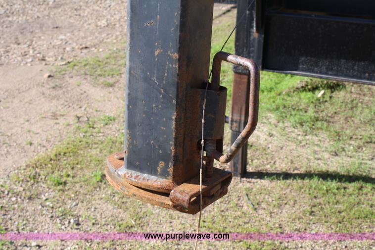 image for item 4723 2004 Blue Diamond goose neck flatbed trailer