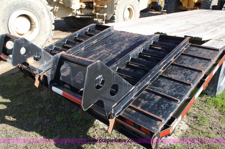 image for item 4723 2004 Blue Diamond goose neck flatbed trailer