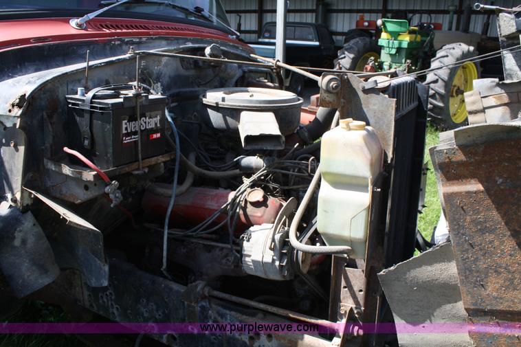 image for item 4725 1977 International Loadstar 1600 dump truck