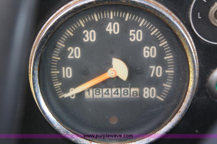 image for item 4725 1977 International Loadstar 1600 dump truck