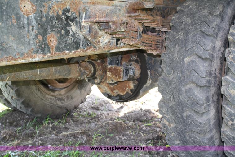 image for item 4725 1977 International Loadstar 1600 dump truck