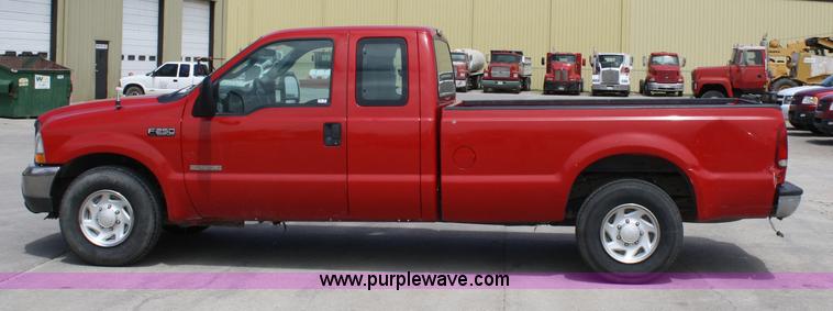 image for item 4776 2004 Ford F250 Super Duty supercab pickup truck