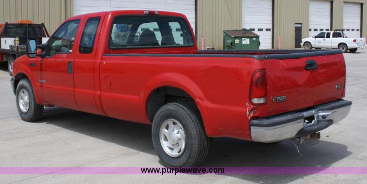 image for item 4776 2004 Ford F250 Super Duty supercab pickup truck