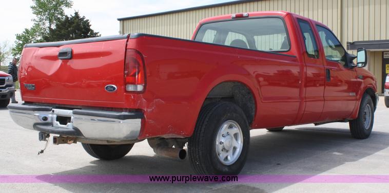 image for item 4776 2004 Ford F250 Super Duty supercab pickup truck