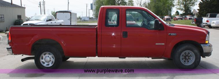 image for item 4776 2004 Ford F250 Super Duty supercab pickup truck