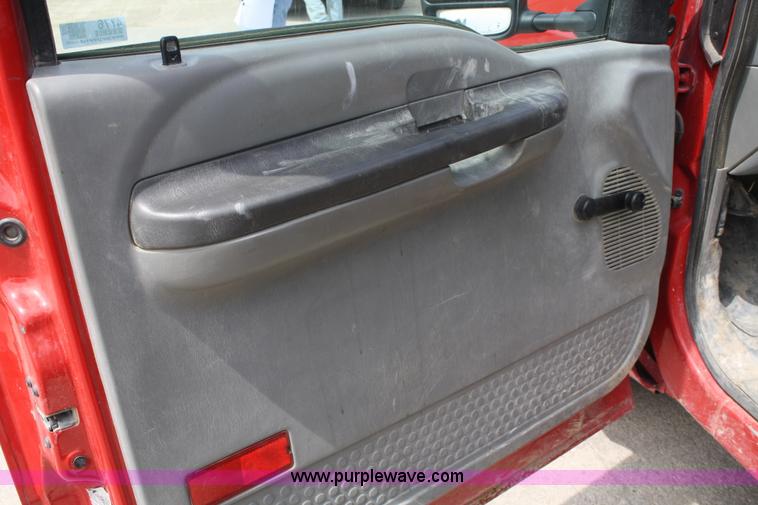 image for item 4776 2004 Ford F250 Super Duty supercab pickup truck