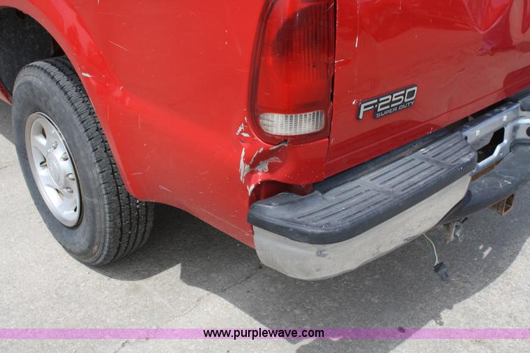 image for item 4776 2004 Ford F250 Super Duty supercab pickup truck