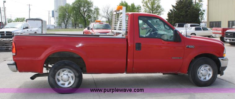 image for item 4777 2002 Ford F250 Super Duty pickup truck