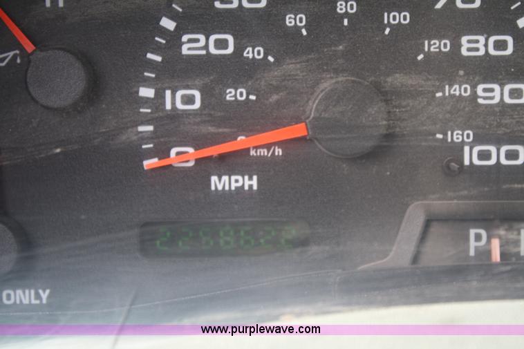 image for item 4777 2002 Ford F250 Super Duty pickup truck