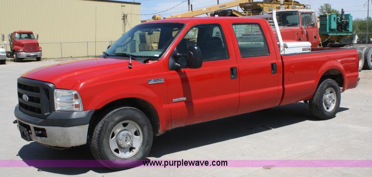image for item 4784 2006 Ford F350 Super Duty crew cab pickup