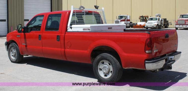 image for item 4784 2006 Ford F350 Super Duty crew cab pickup