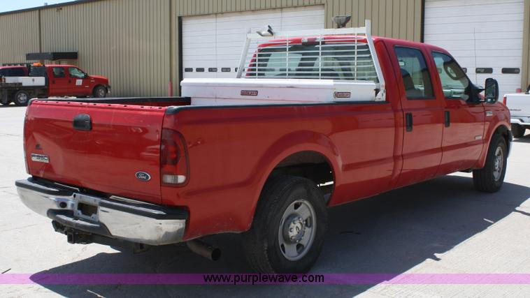 image for item 4784 2006 Ford F350 Super Duty crew cab pickup