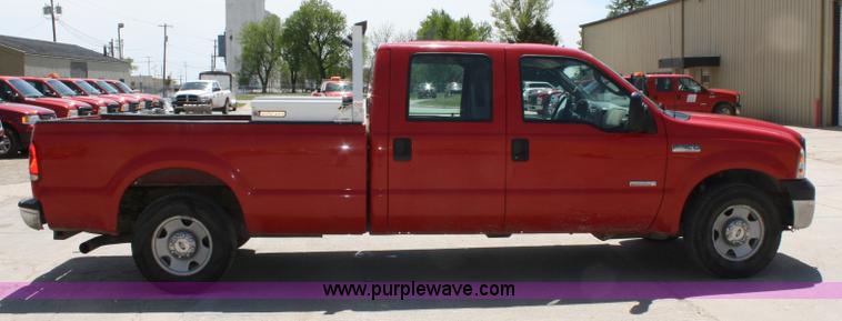 image for item 4784 2006 Ford F350 Super Duty crew cab pickup