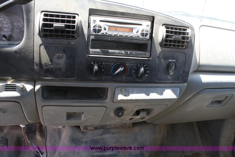 image for item 4784 2006 Ford F350 Super Duty crew cab pickup