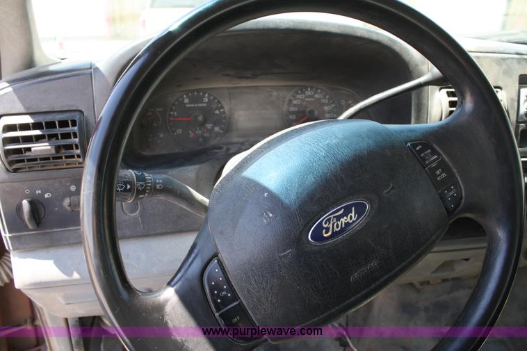 image for item 4784 2006 Ford F350 Super Duty crew cab pickup