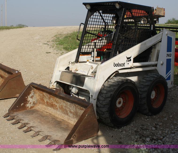 image for item 4983 1982 Bobcat 743 skid steer