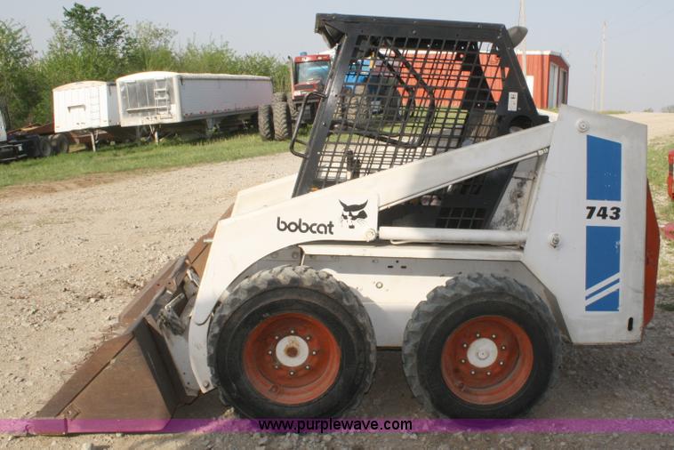 image for item 4983 1982 Bobcat 743 skid steer