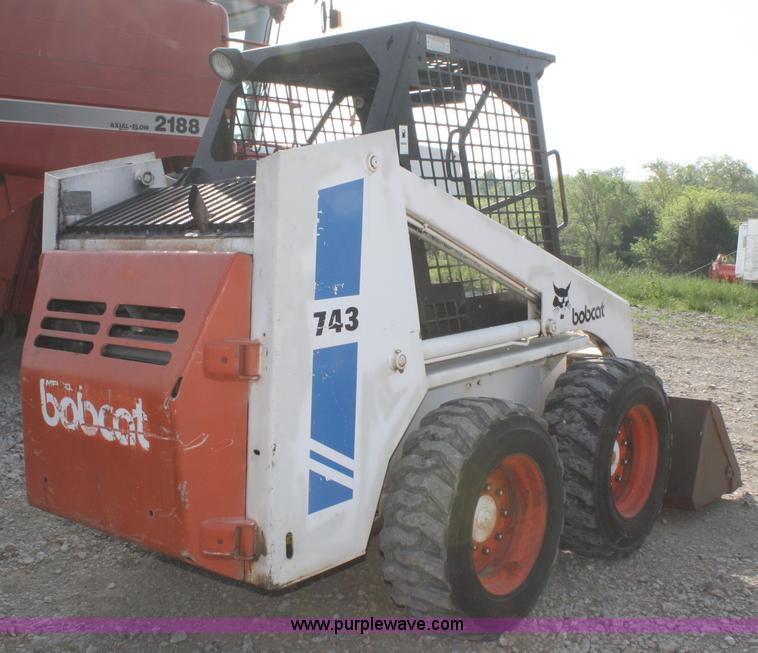 image for item 4983 1982 Bobcat 743 skid steer